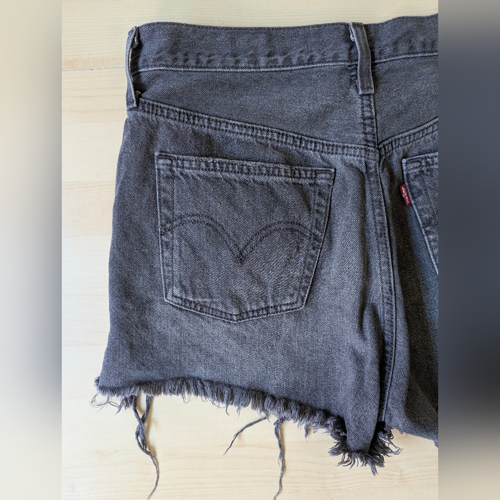 LEVI'S 501 Black‎ Distressed Cut Off Denim Shorts - Picture 14 of 16